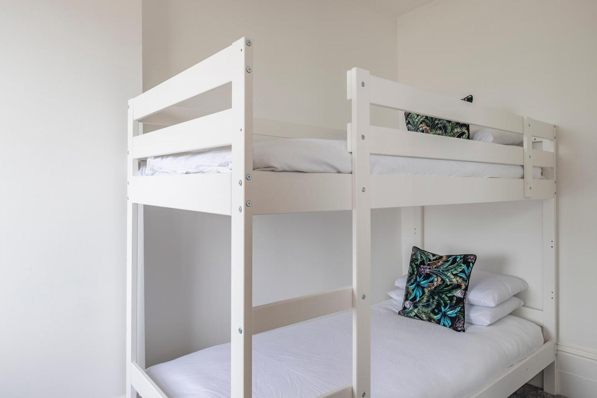 Seaside Serenity: Stylish Sea View Apartments In Herne Bay Exterior photo